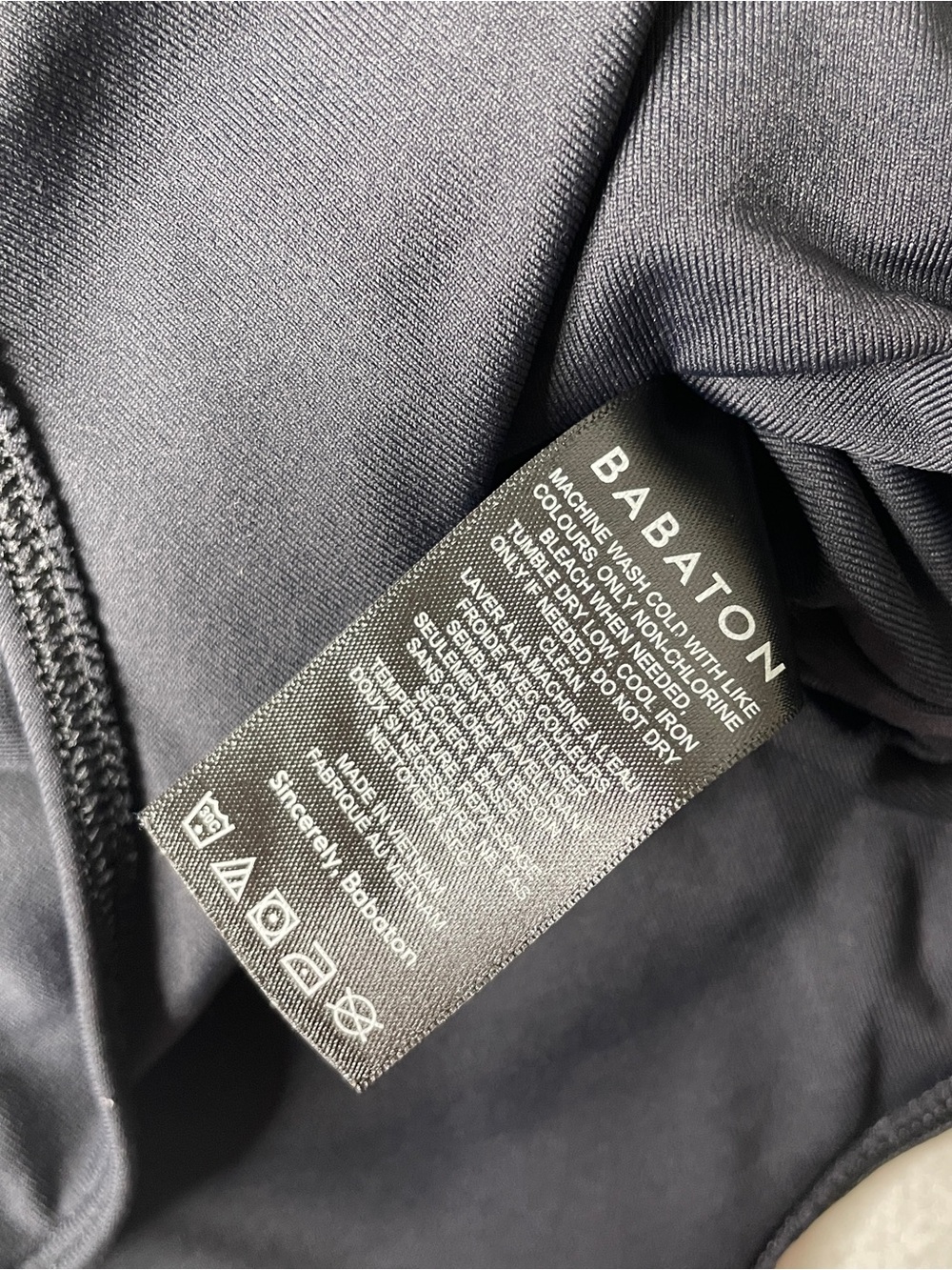 Aritzia Babaton Contour Bodysuit Womens Small Black Crew Short Sleeve Minimalist - Picture 8 of 8